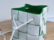SMALL CASSETTE BUCKET 18 IN WHITE AND GREEN LINING CALFSKIN