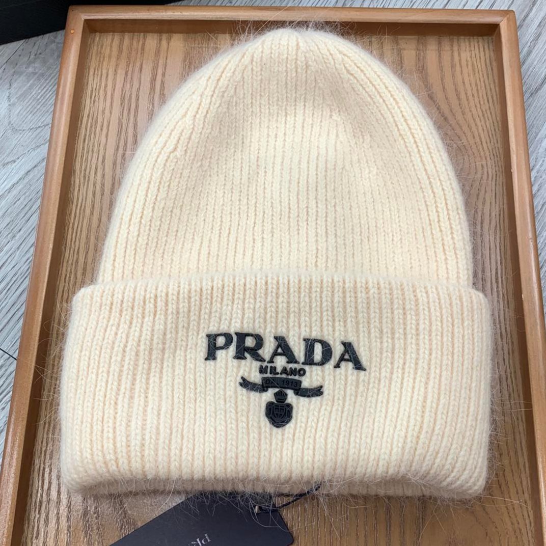 BEANIE HAT IN BEIGE CREAM WOOL 108745