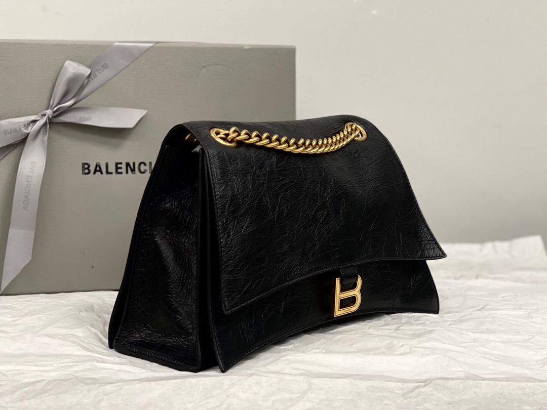CRUSH MEDIUM CHAIN BAG 31 IN BLACK CRUSHED CALFSKIN GOLD HARDWARE