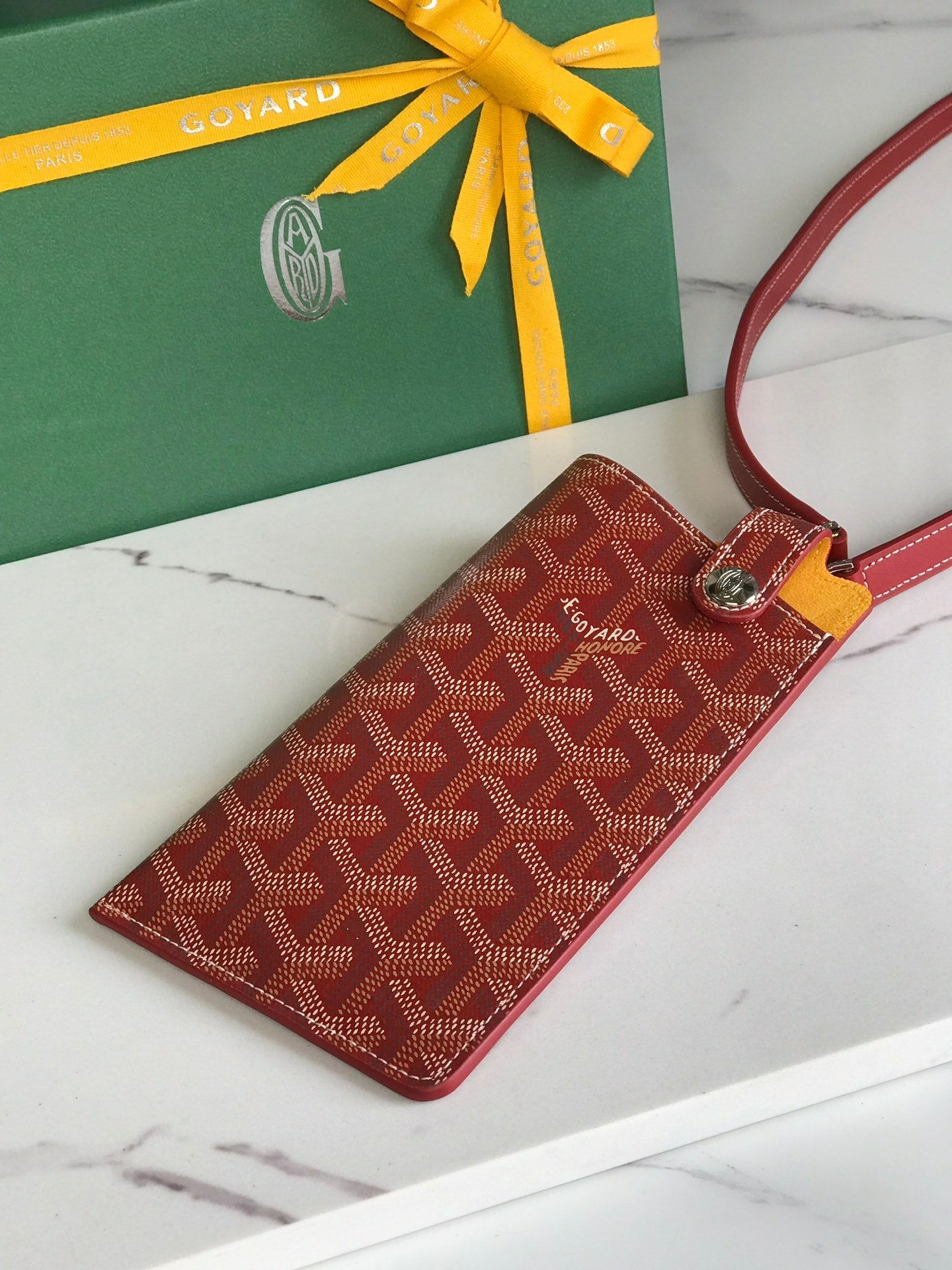 MONTMARTRE GM CASE 18 IN CLASSIC RED GOYARDINE CANVAS