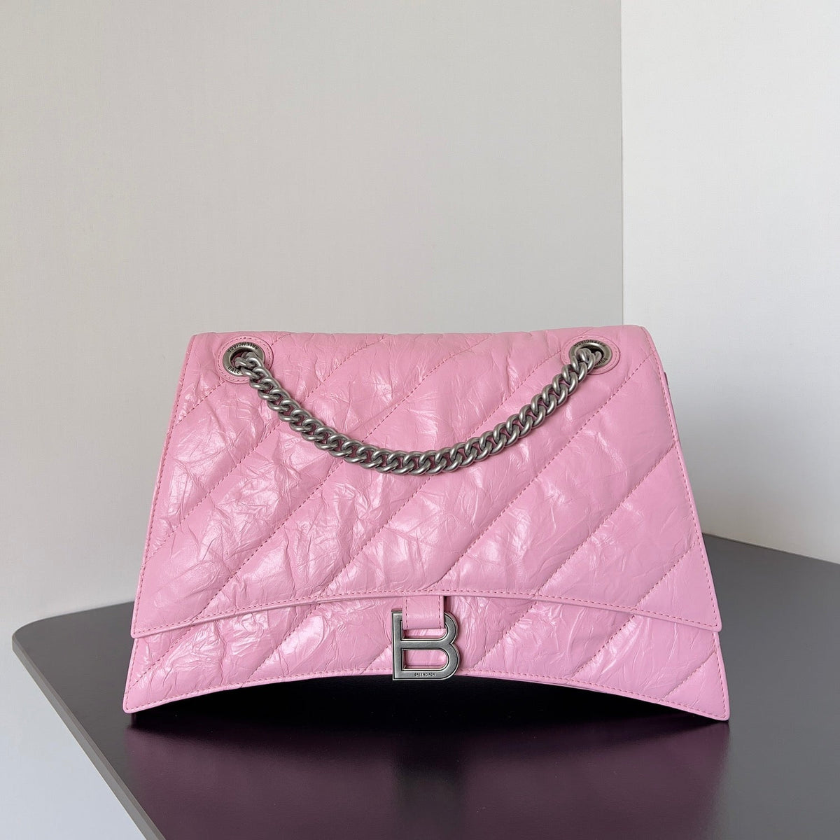 CRUSH CHAINED BAG 32 IN PINK QUILTED CRUSHED CALFSKIN SILVER HARDWARE