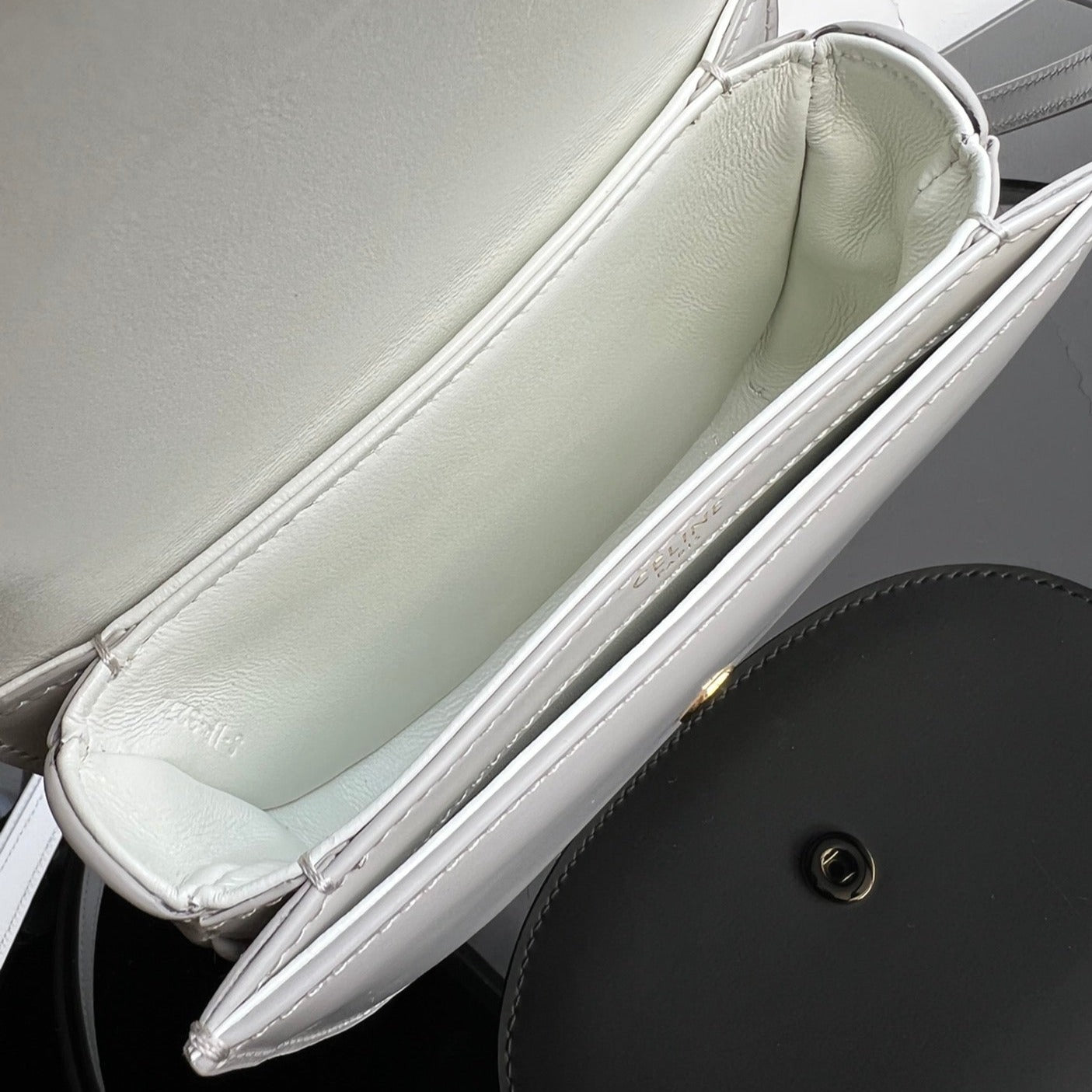 TRIOMPHE SHINY CALFSKIN HANDBAG 18 WHITE