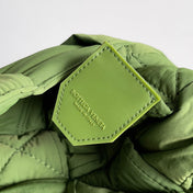 BV CASSETTE 32 BAG IN GREEN FERN POLYAMIDE