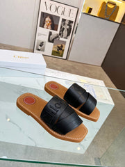 CHLOÉ WOODY MULE IN BLACK LAMBSKIN WITH EMBROIDERED LOGO
