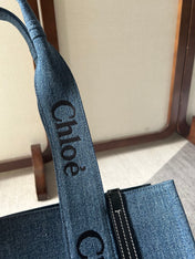 MEDIUM WOODY TOTE BAG 37 IN BLUE DENIM BLACK CALFSKIN
