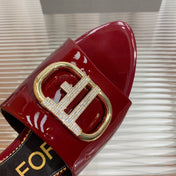 FLAT SLIDE IN WINE RED METALLIC CALFSKIN
