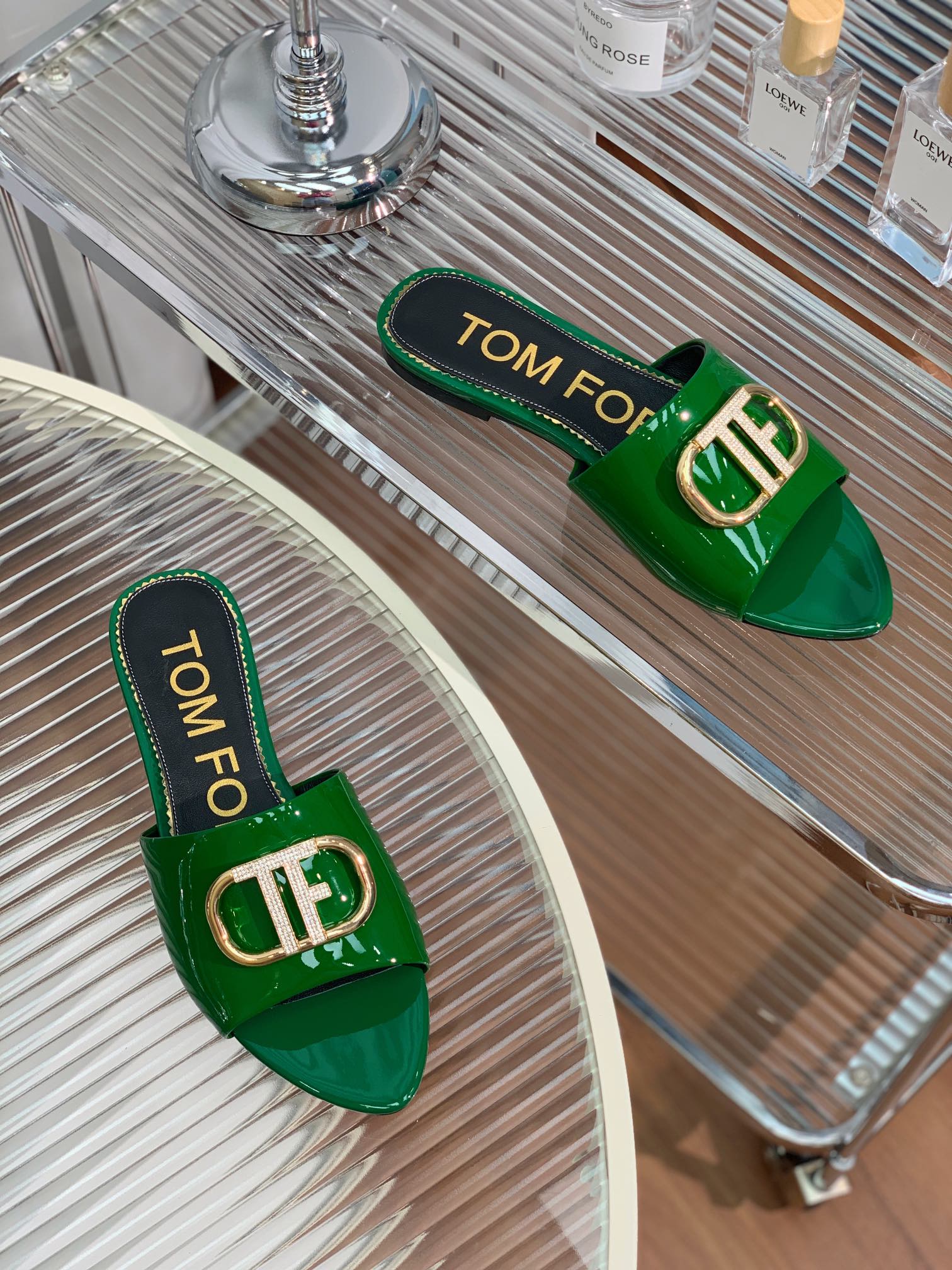 FLAT SLIDE IN PINE GREEN METALLIC CALFSKIN