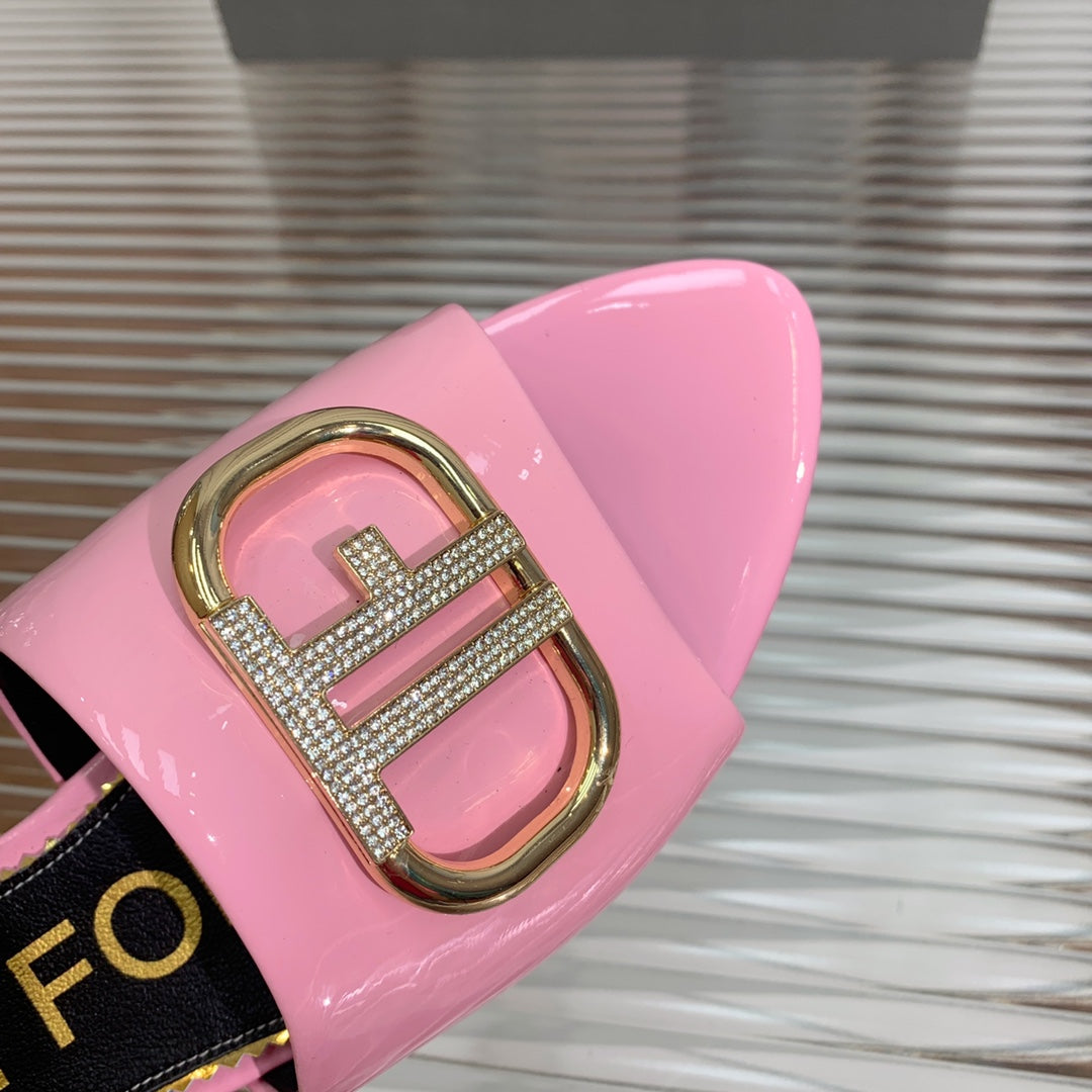 FLAT SLIDE IN BABY PINK METALLIC CALFSKIN