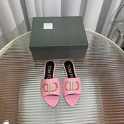 FLAT SLIDE IN BABY PINK METALLIC CALFSKIN