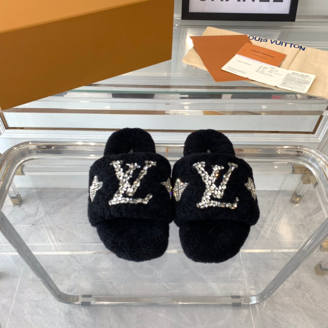 LV WOMEN'S PASEO FLAT SLIPPER IN BLACK FLEECE