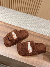 FURRY SLIDES IN BROWN CURLY SHEARLING
