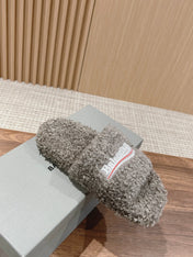 FURRY SLIDES IN GRAY CURLY SHEARLING
