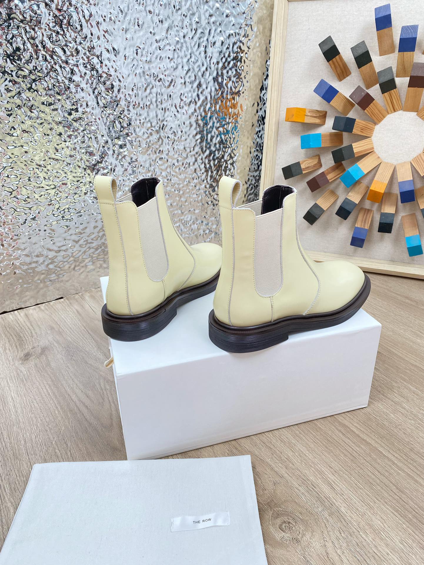 ANKLE BOOTS IN WHITE PATENT CALFSKIN