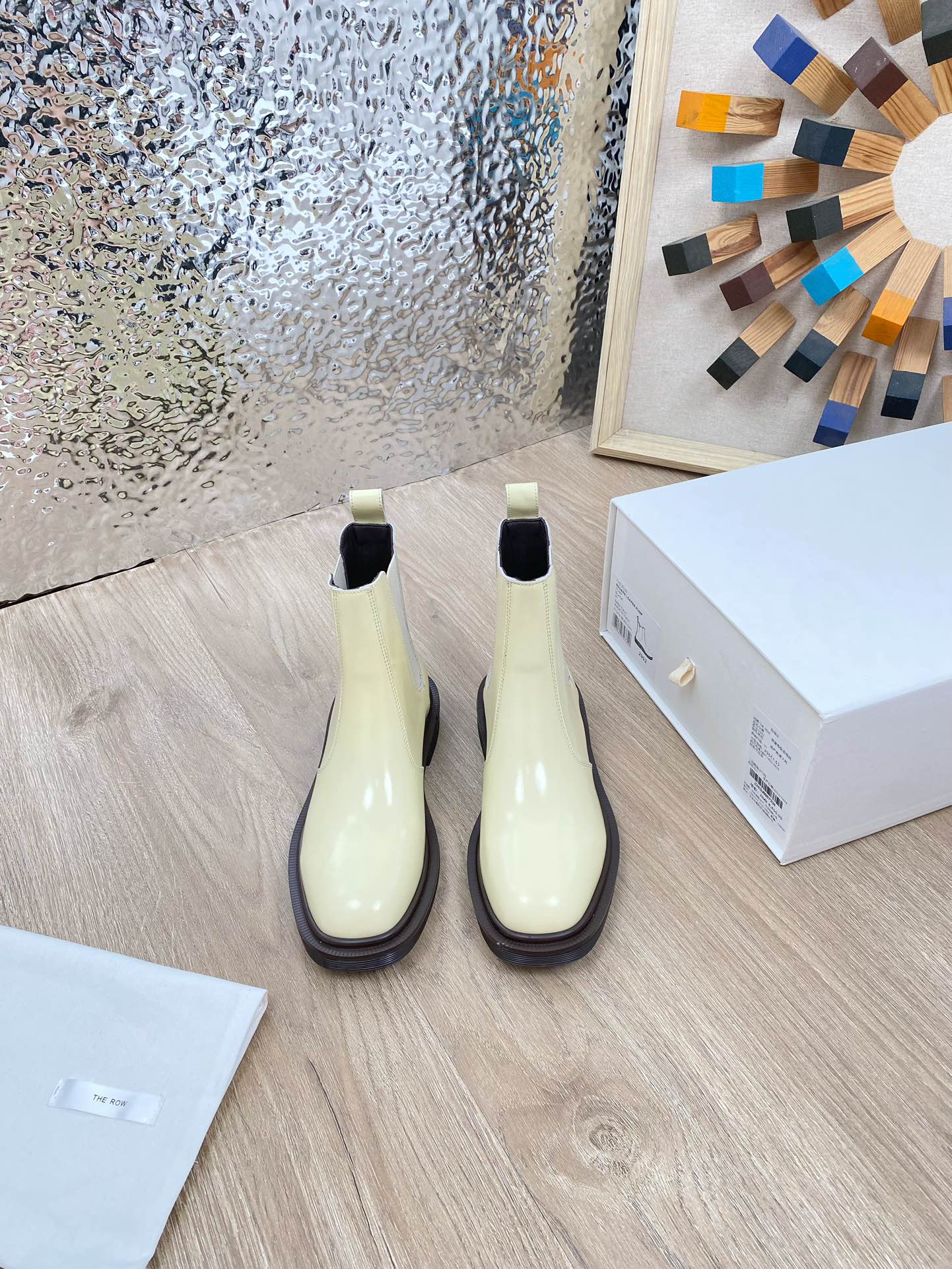 ANKLE BOOTS IN WHITE PATENT CALFSKIN