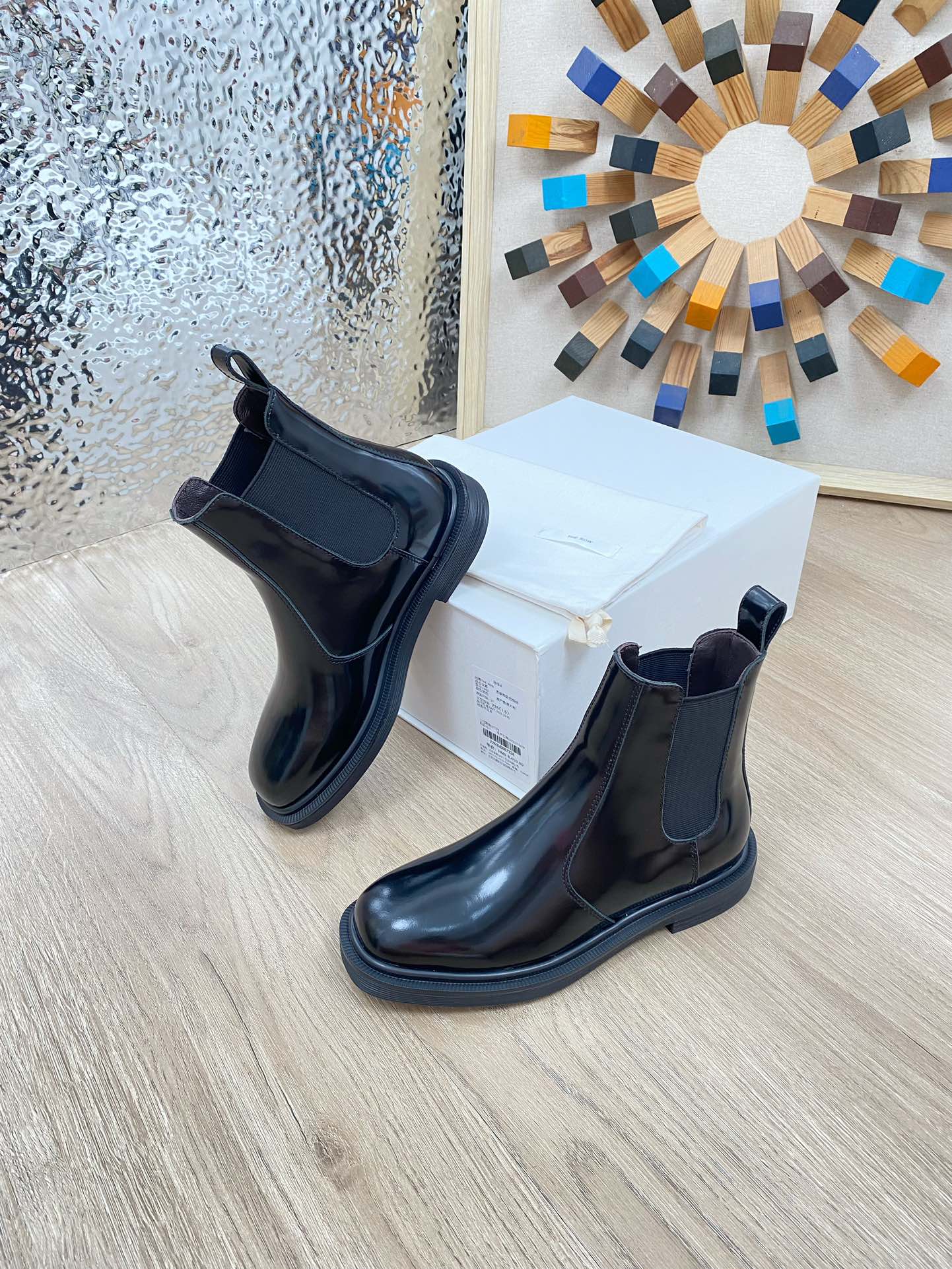 ANKLE BOOTS IN BLACK PATENT CALFSKIN