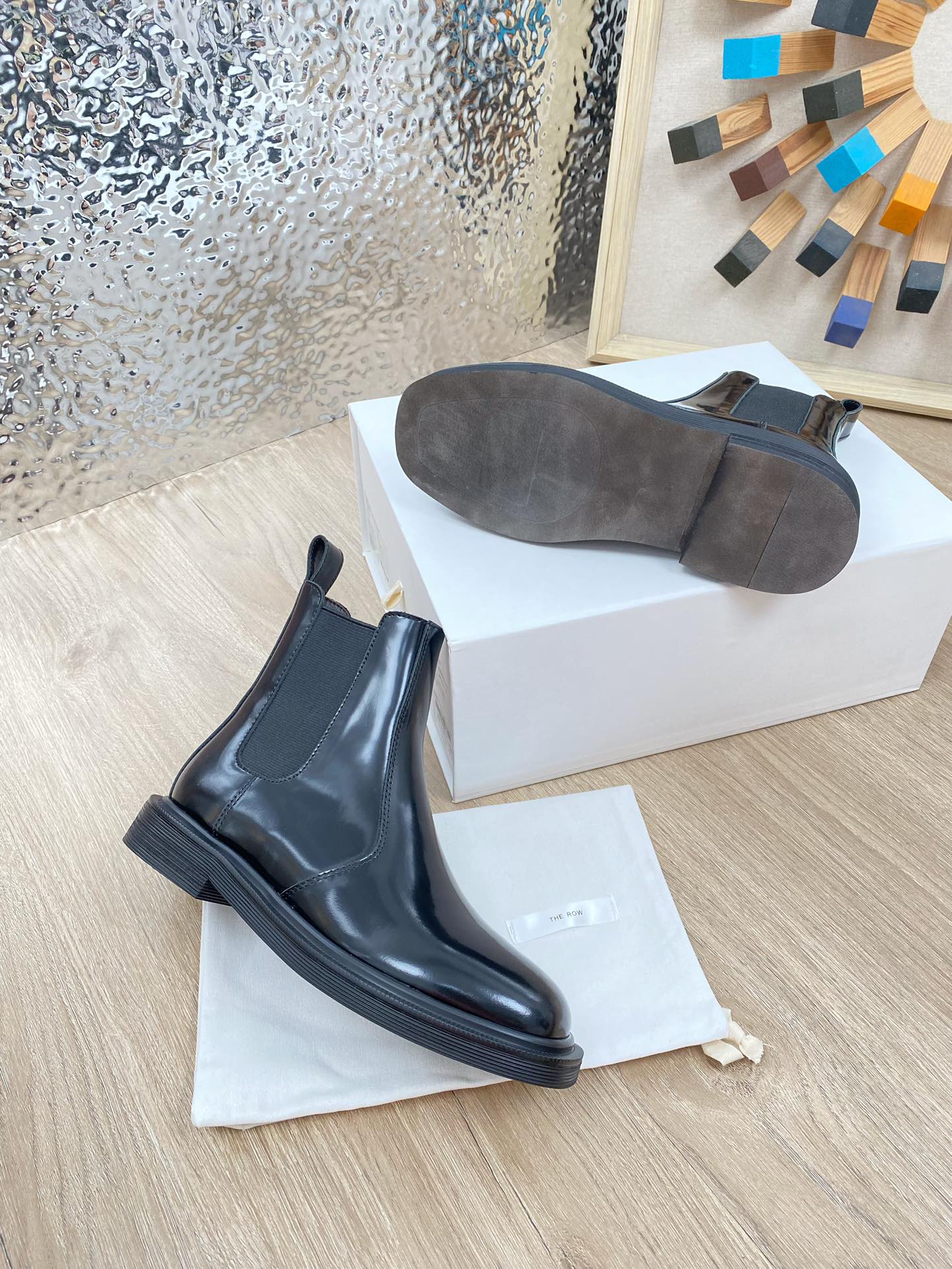 ANKLE BOOTS IN BLACK PATENT CALFSKIN