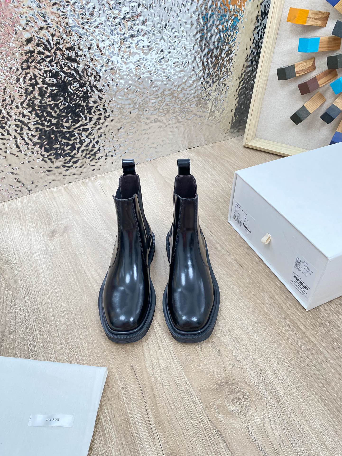 ANKLE BOOTS IN BLACK PATENT CALFSKIN