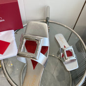 VIV' BY THE SEA LOVE METAL MULES IN SILVER PATENT CALFSKIN