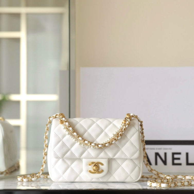 CHANEL 25S FLAP BAG 17 CM IN WHITE LAMBSKIN PEARL STRAP WITH GOLD HARDWARE