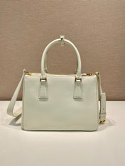 MEDIUM GALLERIA BAG 28 IN WHITE SMOOTH CALFSKIN GOLD HARDWARE