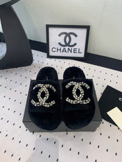 THICK-SOLED SLIPPERS IN BLACK SHEEP WOOL