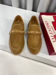 LEISURE FLOWS SPLIT LOAFER IN PEANUT BROWN SUEDE