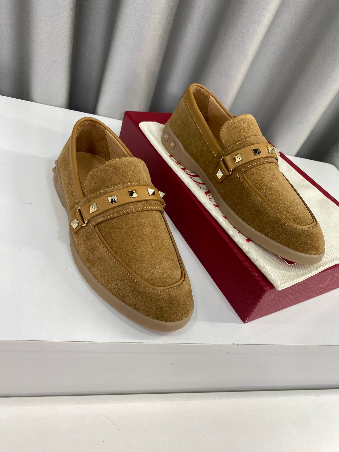LEISURE FLOWS SPLIT LOAFER IN PEANUT BROWN SUEDE