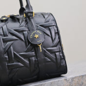 GROOVE BAG 25 IN BLACK MACROCANNAGE CALFSKIN WITH GOLD HARDWARE