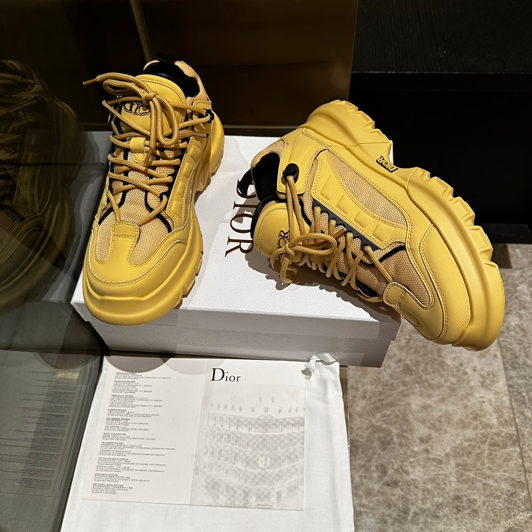 C'EST SNEAKER IN CLASSIC YELLOW CALFSKIN AND BREATHABLE MESH