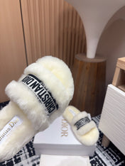 THICK-SOLE SLIPPERS WHITE CREAM SHEARLING WITH EMBROIDERED LOGO