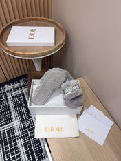 THICK-SOLE SLIPPERS IN PALE GRAY SHEARLING WITH EMBROIDERED LOGO