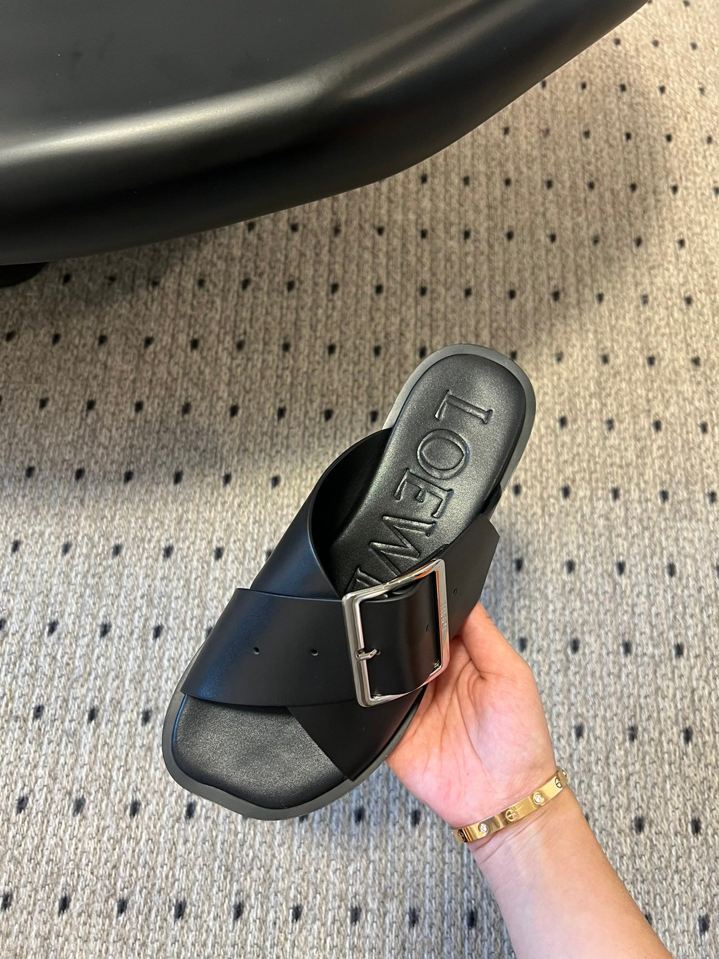 PETAL BELT FLAT SANDAL IN BLACK CALFSKIN