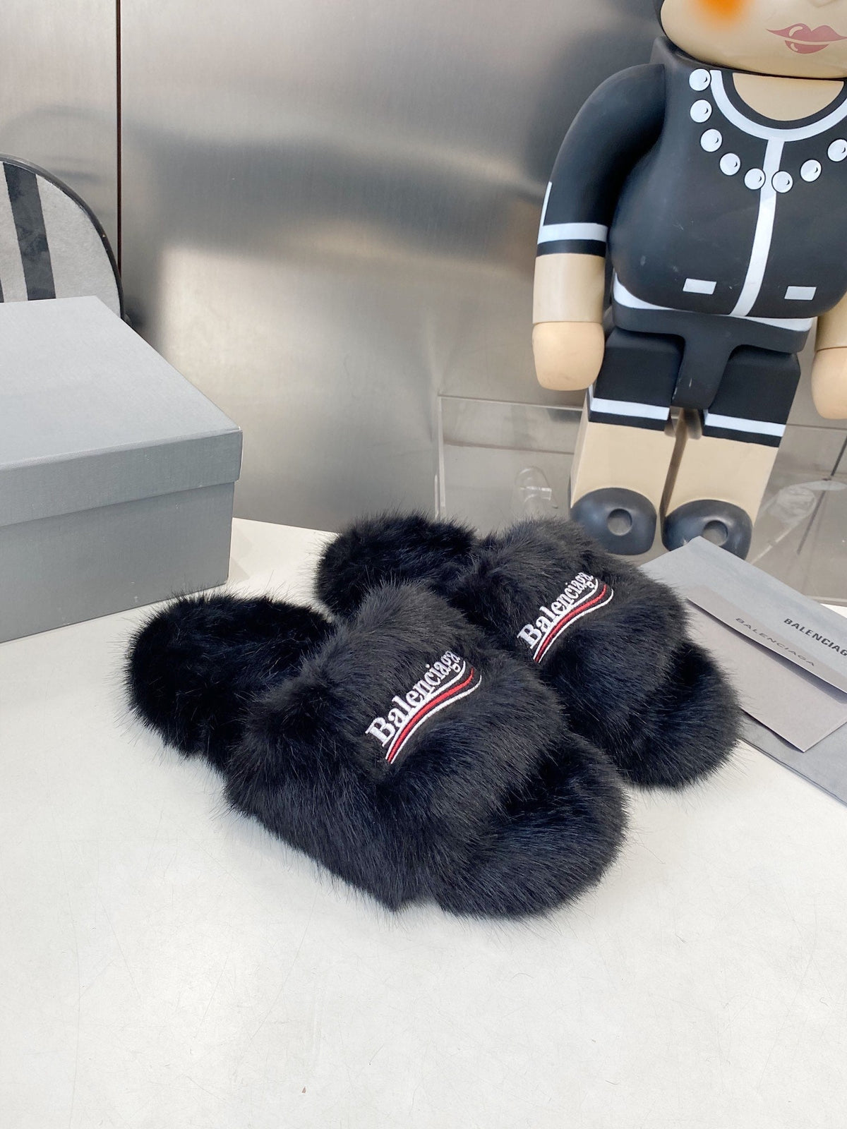 BALENCIAGA 25S FUR SLIPPERS IN BLACK FAUX SHEARLING