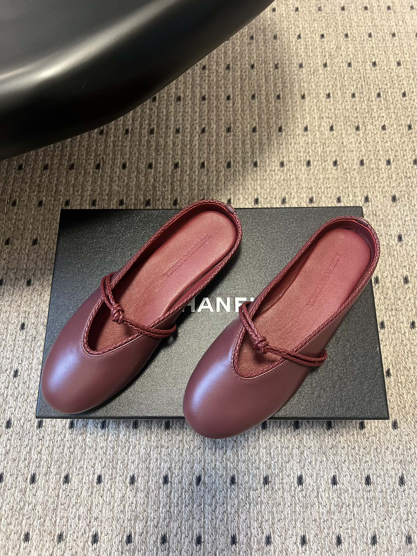 BOTTEGA VENETA 26S FLAT MULES IN DARK RED LAMBSKIN