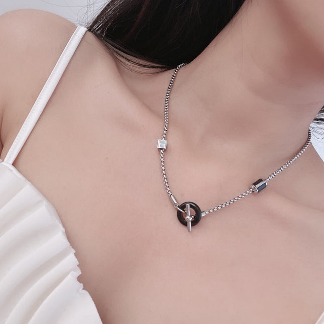 HM BLACK CIRCLE SILVER NECKLACE