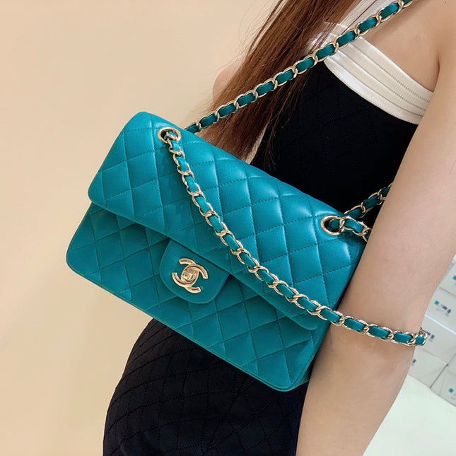 FLAP BAG 23CM GEM GREEN LAMBSKIN GOLD HARDWARE