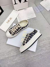 WALKN 45 BEIGE BLUE OBLIQUE EMBROI-DERY CANVAS