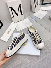 WALKN 45 BEIGE BLUE OBLIQUE EMBROI-DERY CANVAS