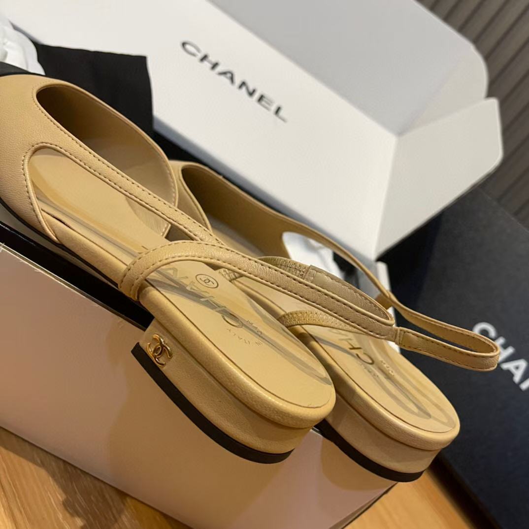 SLINGBACKS IN BEIGE LAMBSKIN AND BLACK SATIN