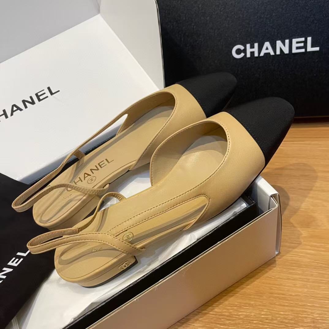 SLINGBACKS IN BEIGE LAMBSKIN AND BLACK SATIN