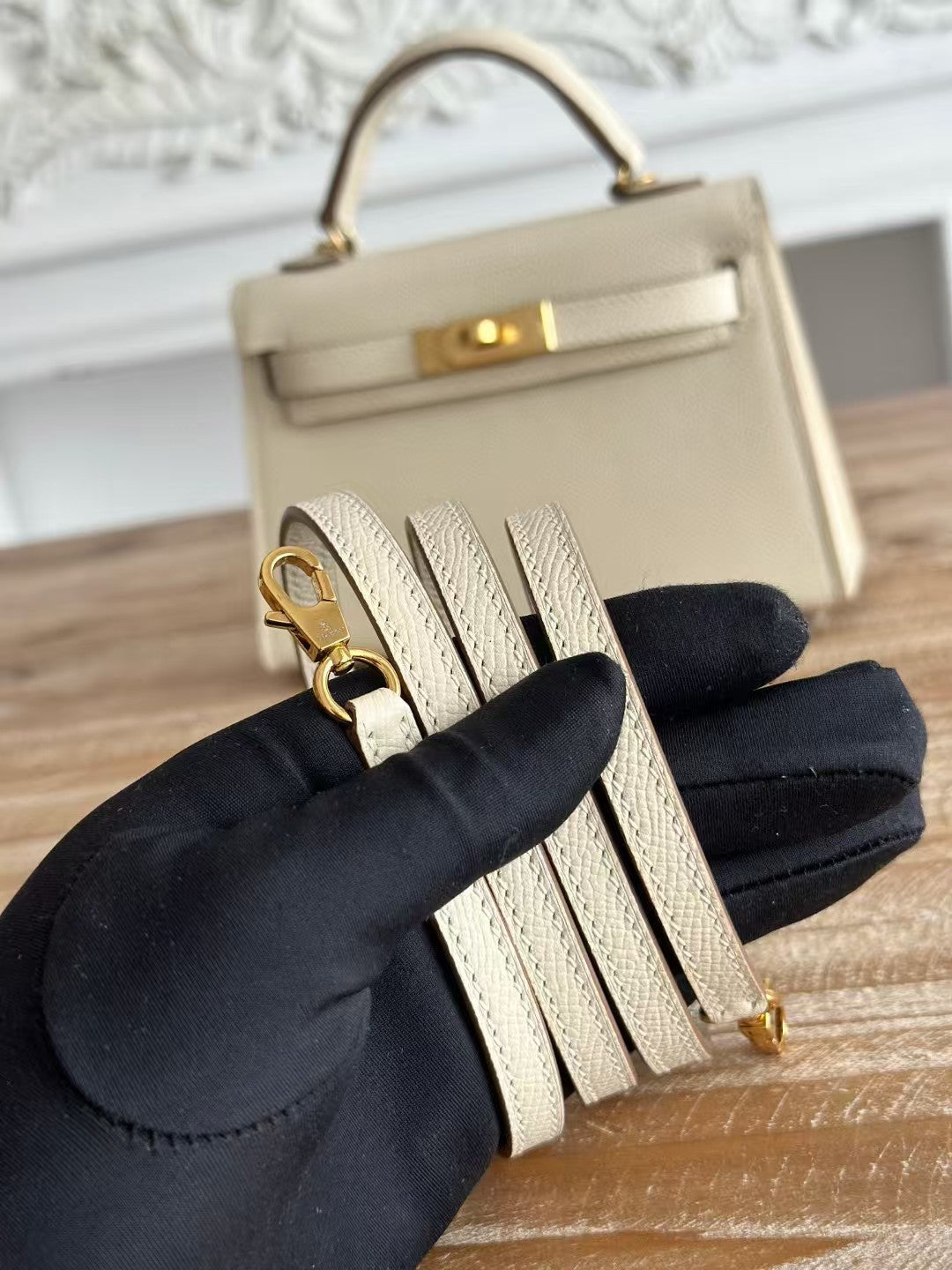 HM KELLY MINI 19 WHITE CALFSKIN GOLD HARDWARE
