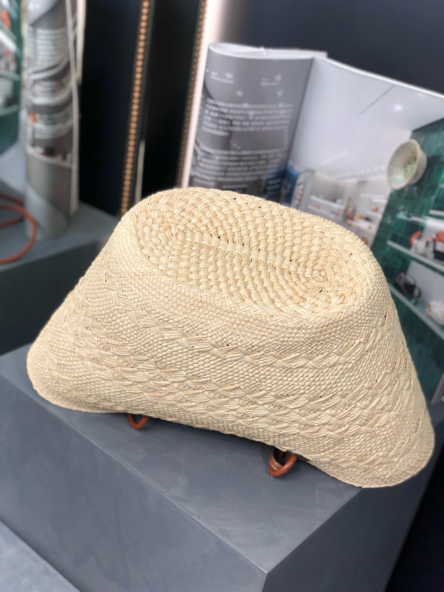 MEDIUM ANAGRAM BASKET BAG 46 IN BEIGE IRACA PALM AND TAN CALFSKIN