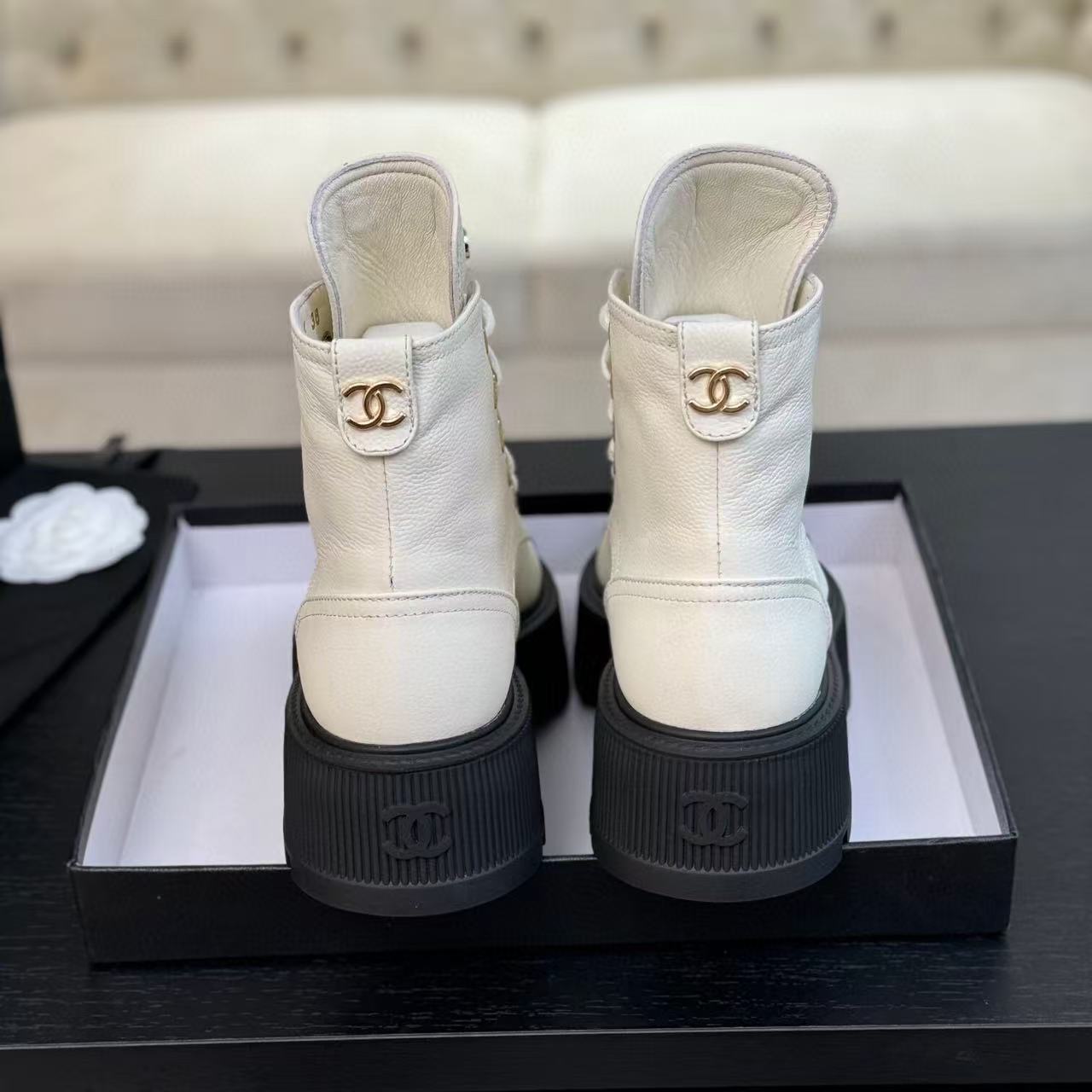 ANKLE BOOTS IN WHITE MIX BLACK CALFSKIN 936574