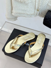 THONG SANDALS IN GOLD GLOSSY CALFKSIN EMBOSSED CRYSTAL