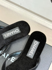 THONG SANDALS IN BLACK VELVET EMBOSSED CRYSTAL