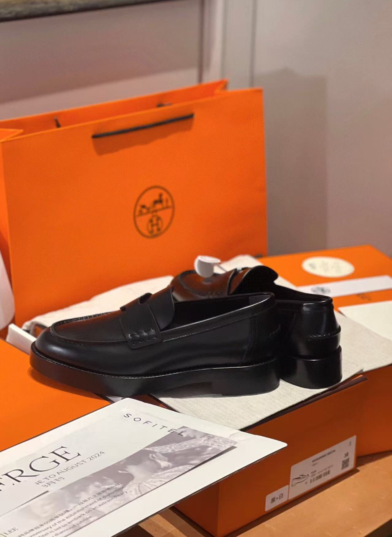 HM PARIS LOAFERS IN BLACK CALFSKIN WITH CLASSIC PENNY STRAP DESIGN