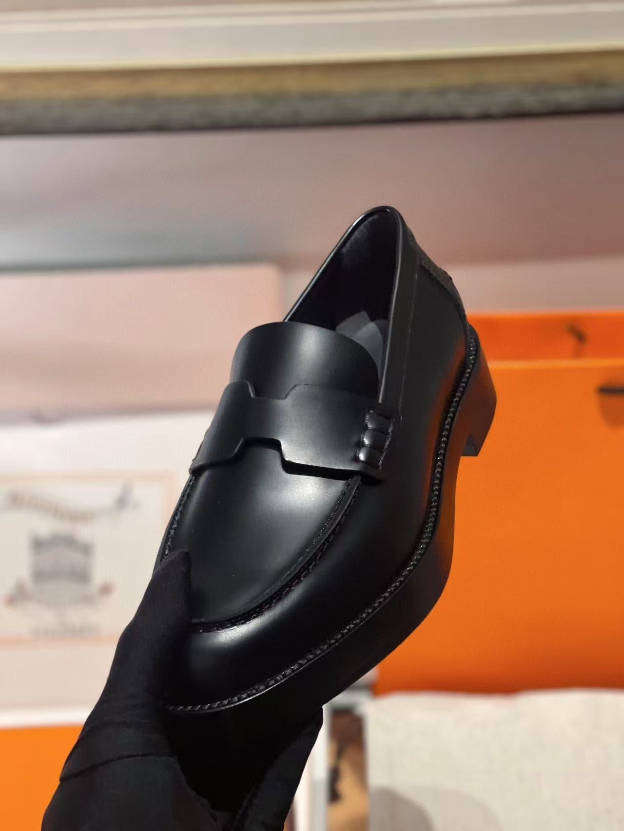 HM PARIS LOAFERS IN BLACK CALFSKIN WITH CLASSIC PENNY STRAP DESIGN