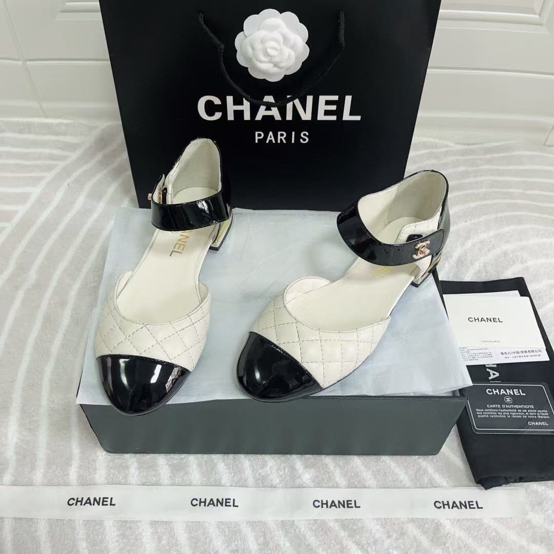 CC CLASSIC MARY JANE FLATS IN WHITE AND BLACK QUILTED CALFSKIN