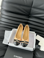 CC CLASSIC PUMPS IN BEIGE AND BLACK CALFSKIN