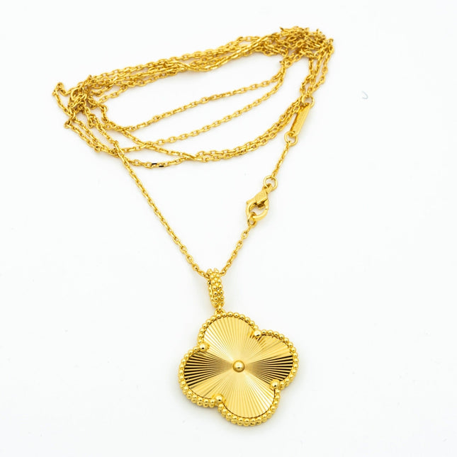 VINTAGE CLOVER PEDANT NECKLACE GOLD